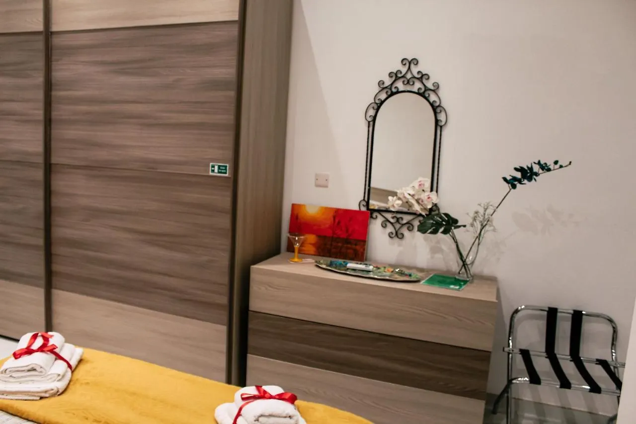 Qliving Central New Apartments Gzira Sliema Promenade 0*,